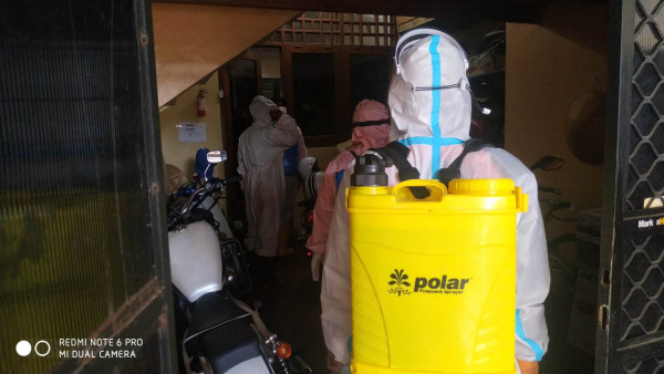 Spraying Disinfektan oleh Destana CC di padukuhan Dabag